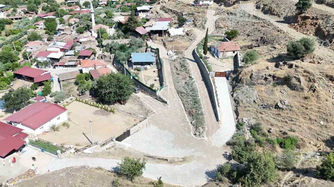 Nazilli Belediyesi Kırcaklı’da yolları yeniledi 3 Nazilli Belediyesi Kırcaklı’da yolları yeniledi
