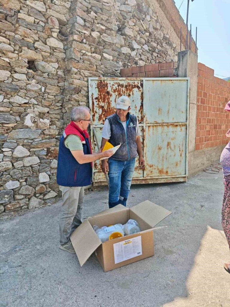 nazillide 2 bin 500 akdeniz meyve sinegi tuzagi dagitildi 33ebf7d0b29d