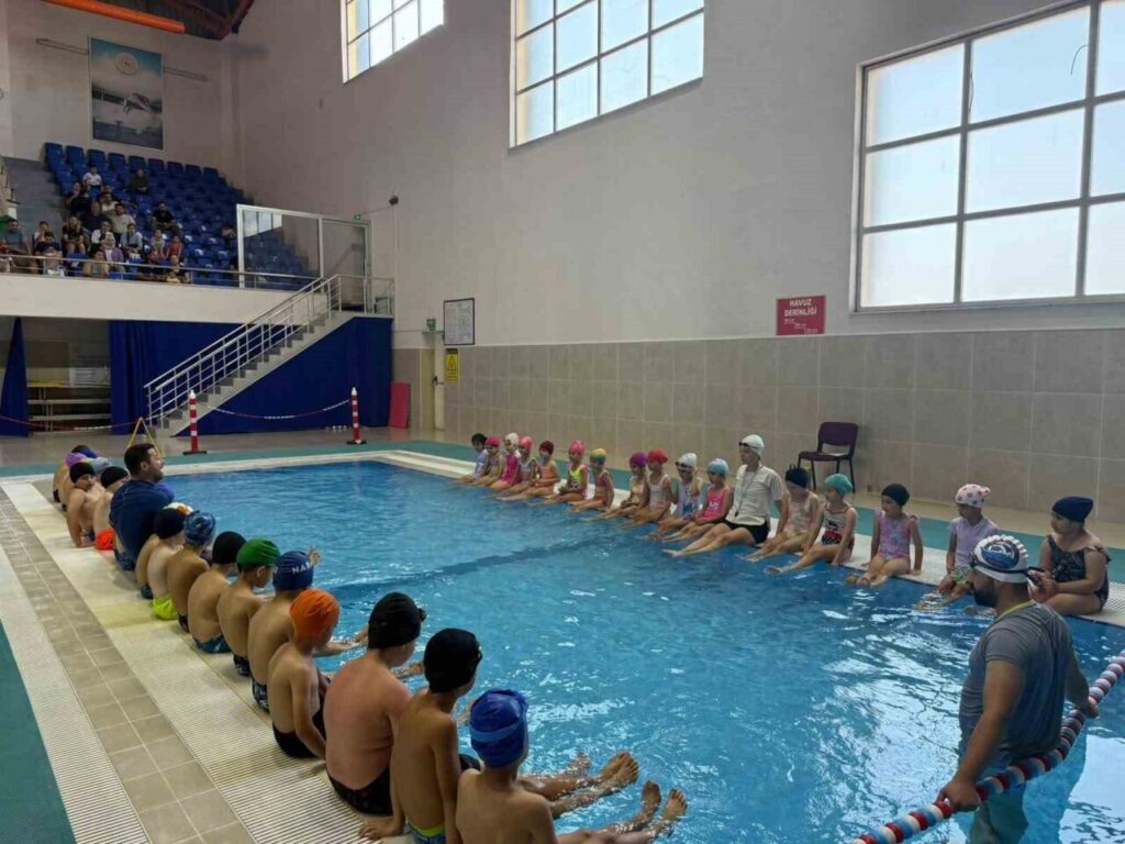 nazillide cocuklar yaz tatilini yuzme ogrenerek geciriyor 321c7e2bac88