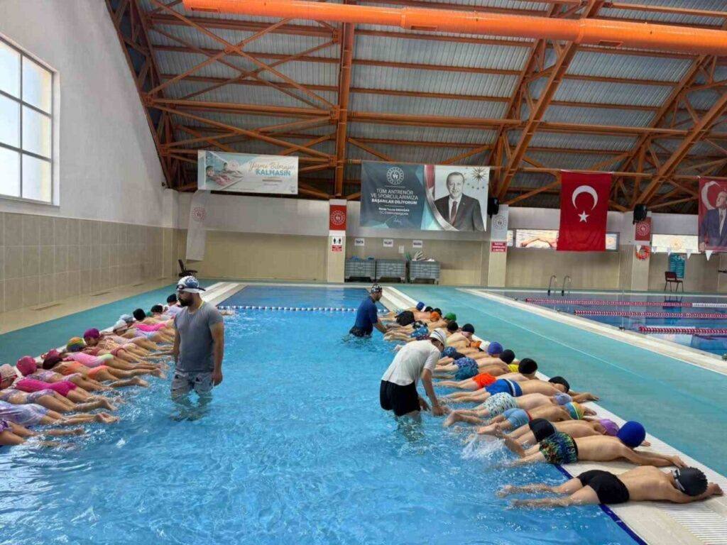 nazillide cocuklar yaz tatilini yuzme ogrenerek geciriyor 3edef5649f93