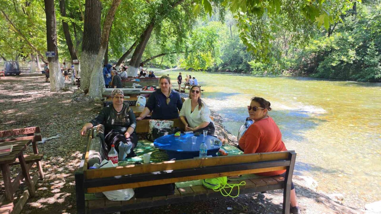 Nazilli’de incir işletmesi çalışanları yeni sezon öncesi eğlendi 2 Nazilli’de incir işletmesi çalışanları yeni sezon öncesi eğlendi