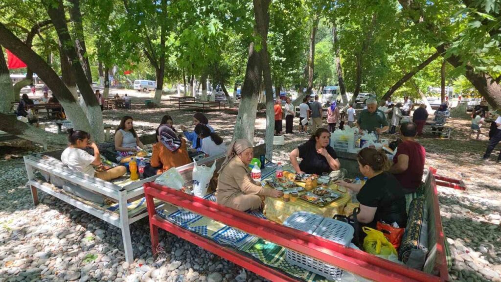 nazillide incir isletmesi calisanlari yeni sezon oncesi eglendi a22db5254d2a