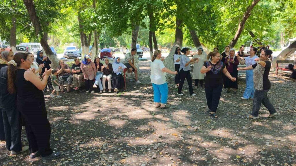 nazillide incir isletmesi calisanlari yeni sezon oncesi eglendi ff50aca48a32