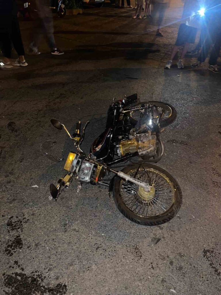 Aydın'da korkunç kaza: Hayatı tehlikede... 2 otomobil ile motosiklet kafa kafaya carpisti 25efae5d9f5a