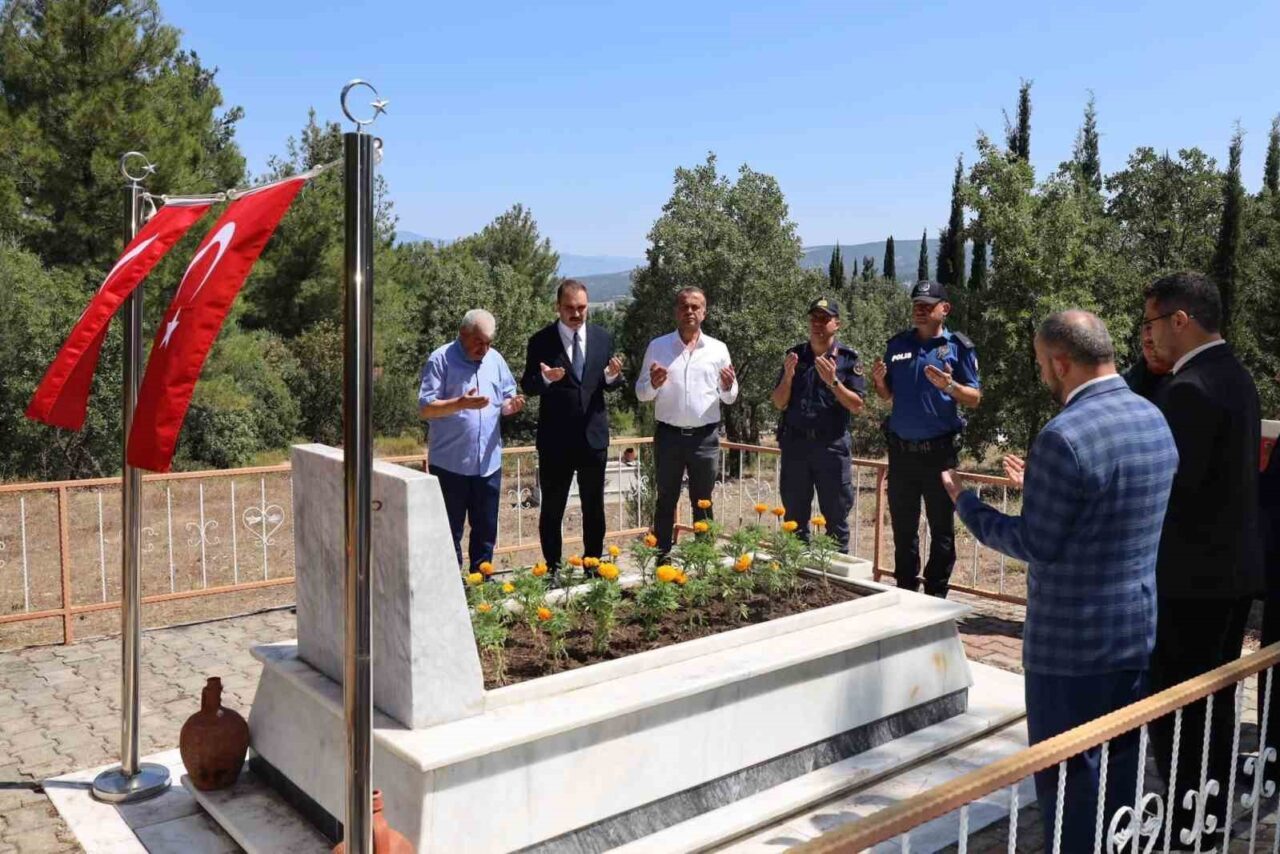sehit jandarma uzman cavus ceylan kabri basinda anildi 1d87125eda27