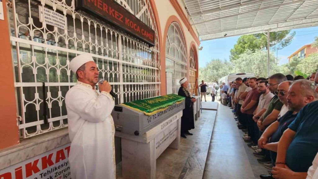 Efeler'deki kazanın ateşi Nazilli'ye düştü: Dualarla uğurlandı 4 trafik kazasinda hayatini kaybeden acar dualarla topraga verildi 0f45ebef7b53