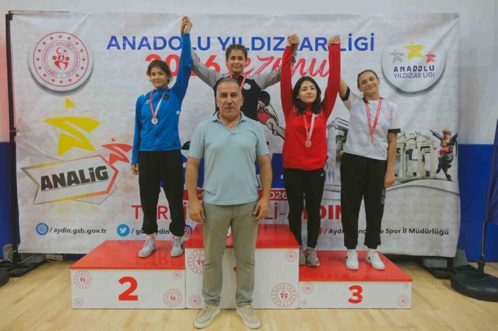 turkiyenin genc gurescileri aydinda mindere cikti 69b6cb48ea23