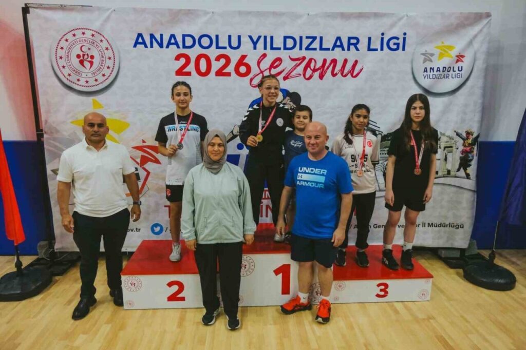 turkiyenin genc gurescileri aydinda mindere cikti aaaa78ae42bd
