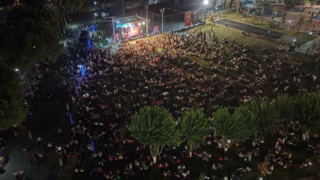 unlu sanatci celik aydinda sevenleri ile bulustu 15aaf37ca128