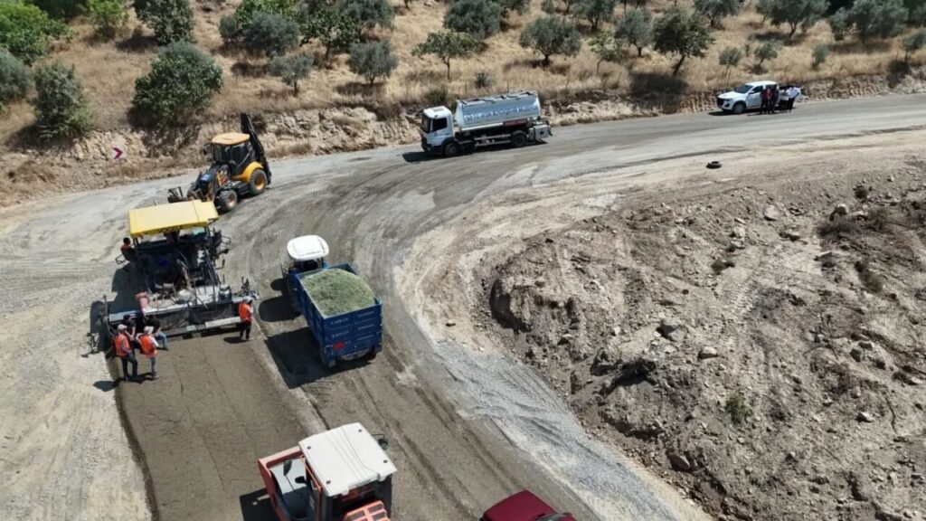 Yenipazar’da Mestanlar yolu genişliyor, asfalt çalışmaları sürüyor 6 yenipazarda mestanlar yolu genisliyor asfalt calismalari suruyor 5af540c119de