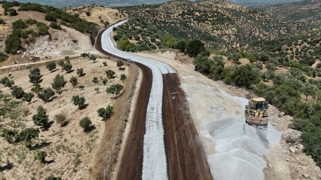 Yenipazar’da Mestanlar yolu genişliyor, asfalt çalışmaları sürüyor 5 yenipazarda mestanlar yolu genisliyor asfalt calismalari suruyor ad1cc6461ad2