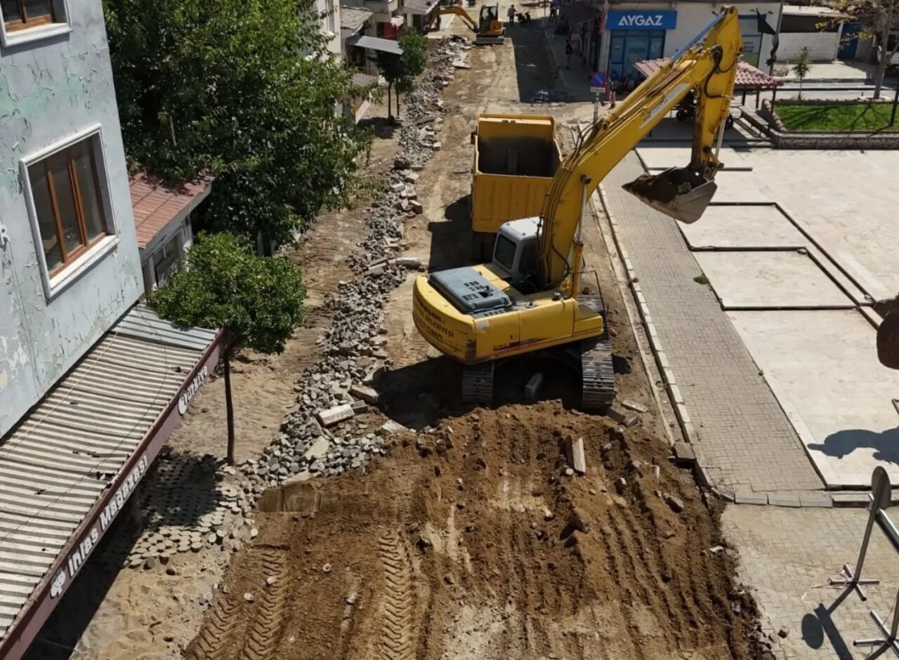 Yenipazar’da yol yenileme çalışmaları Yörük Ali Efe Caddesi’nde sürüyor 1 yenipazarda yol yenileme calismalari yoruk ali efe caddesinde suruyor 8c770c46b54b