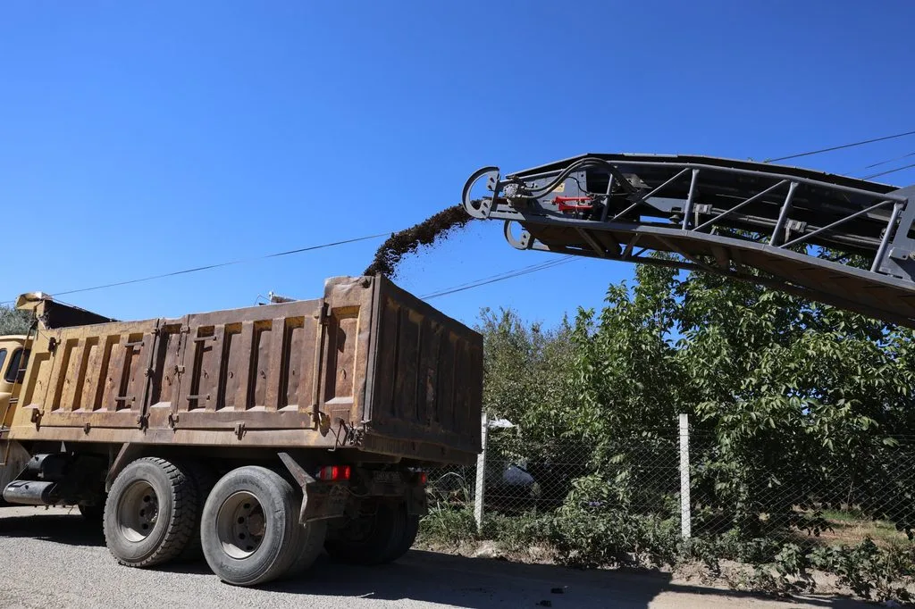 İNCİRLİOVA’DA GÜÇLÜ İŞ BİRLİĞİ HİZMETE DÖNÜŞÜYOR: KARABAĞ YOLU YENİLENİYOR 4 1000196246
