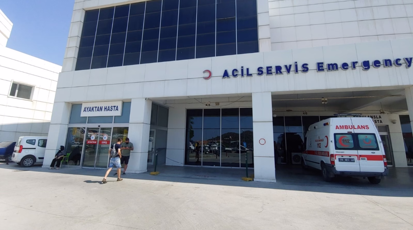 Kuşadası’nda Cezayir uyruklu şahıs annesine taşla saldırdı!