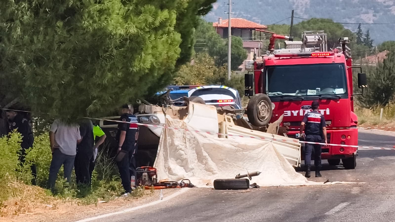 Karacasu’da Korkunç Kaza: 2 Ölü, 1 Ağır Yaralı! Sinir Krizi Geçirdiler