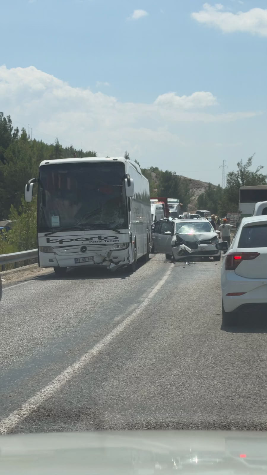 Yolcu otobüsü ile ticari araç çarpıştı: 5 yaralı