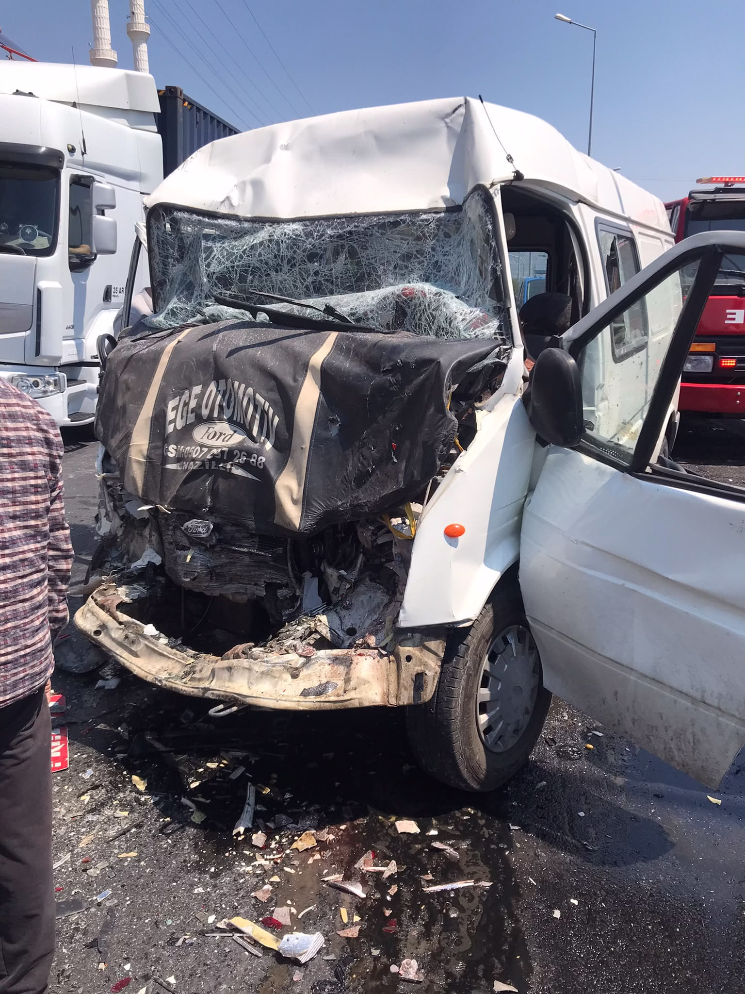 Aydın'da iki minibüs çarpıştı: 8 yaralı 5 Aydın’da iki minibüs çarpıştı: 8 yaralı