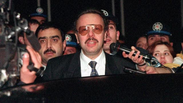 Eski bakanın mezarı açıldı