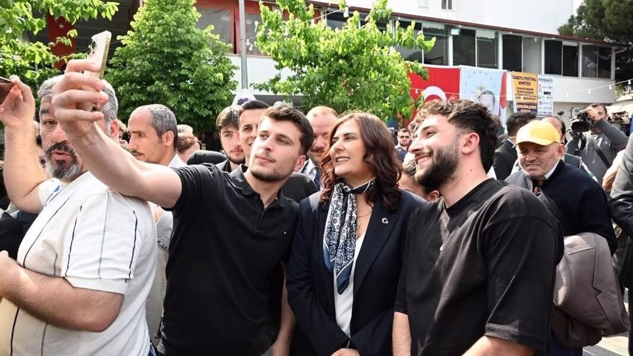 Gençlerin gözdesi Özlem Çerçioğlu! Türkiye’de ilk 5’e girdi