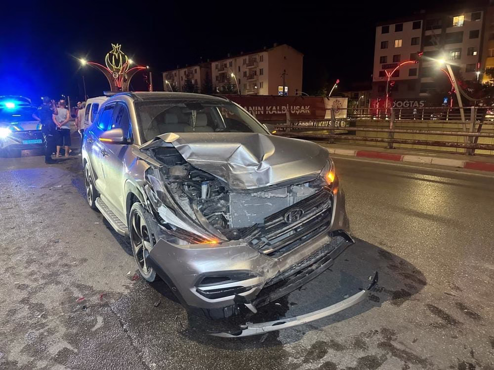 Otomobiller çarpıştı! 2’si çocuk 6 yaralı