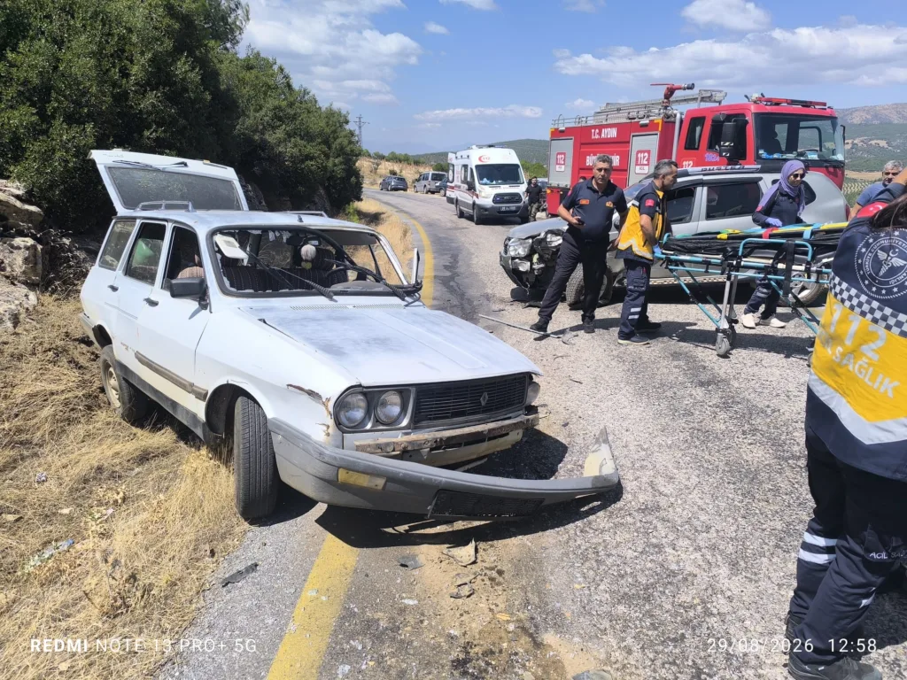 Karacasu'da korkutan kaza: Sürücüler ucuz atlattı 4 WhatsApp Image 2026 08 29 at 13.07.21 2