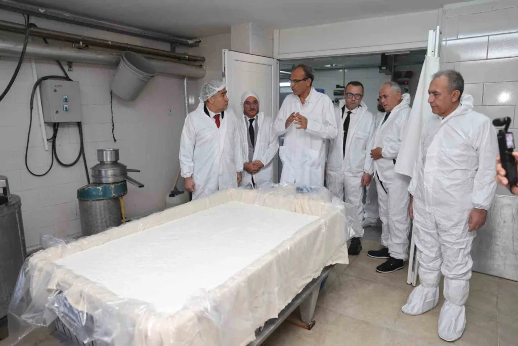 adu rektoru kent ziraat fakultesinde incelemelerde bulundu b59e09da959f