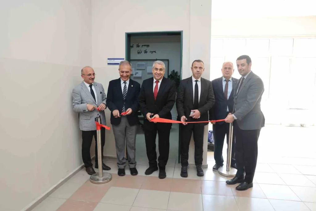 adu rektoru kent ziraat fakultesinde incelemelerde bulundu eba29c13a4c6
