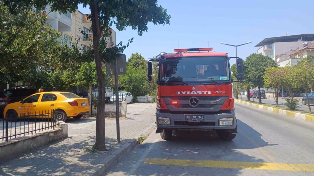 Aydın'da apartmanın bahçesinde yangın paniği 4 apartmanin arka bahcesinde cikan yangin buyumeden sonduruldu d79e988df486