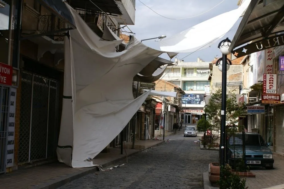 Aydın’da kuvvetli rüzgar ve fırtına bekleniyor 2 Aydın’da kuvvetli rüzgar ve fırtına bekleniyor