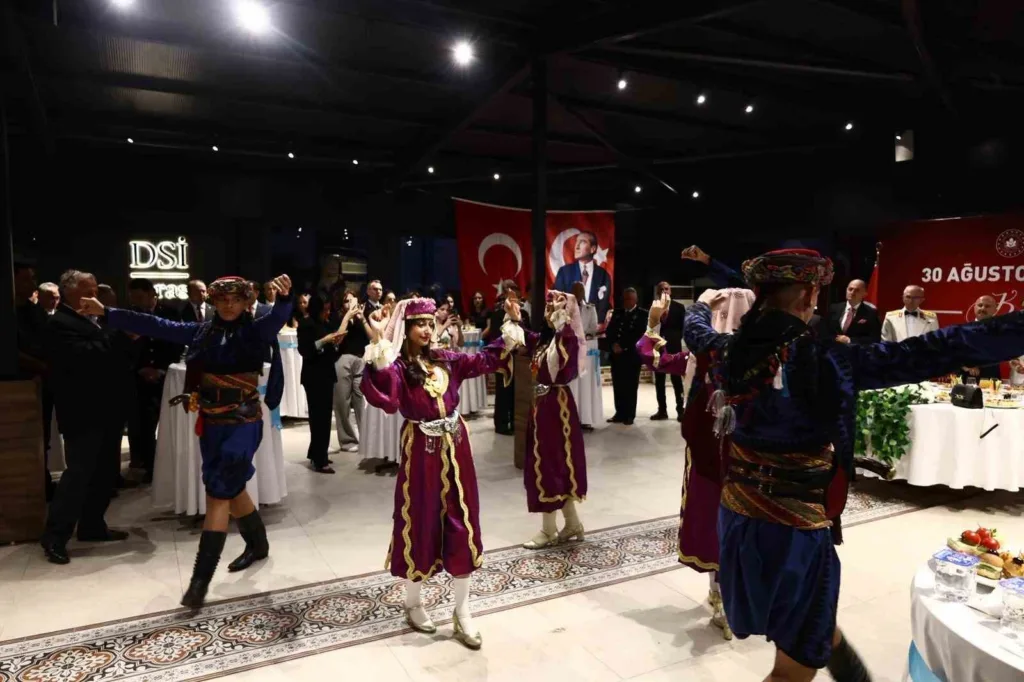 aydinda zafer bayrami resepsiyonu gerceklestirildi ae562eea349f
