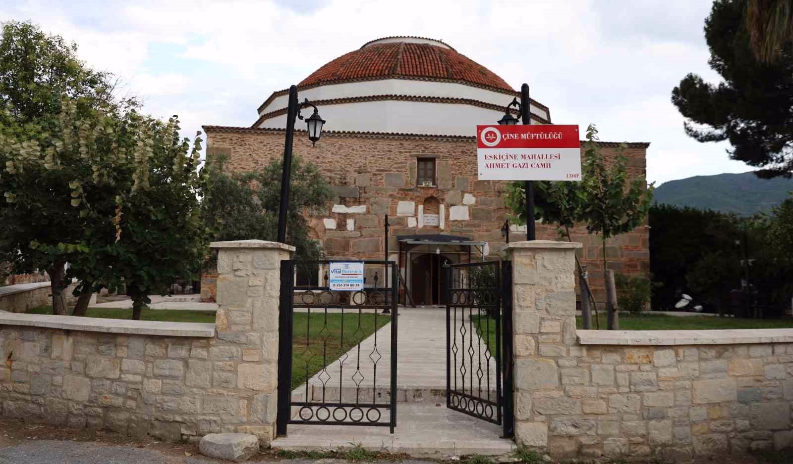 Aydın’ın bilinen en eski camisi 718 yıldır ayakta 3 Aydın’ın bilinen en eski camisi 718 yıldır ayakta