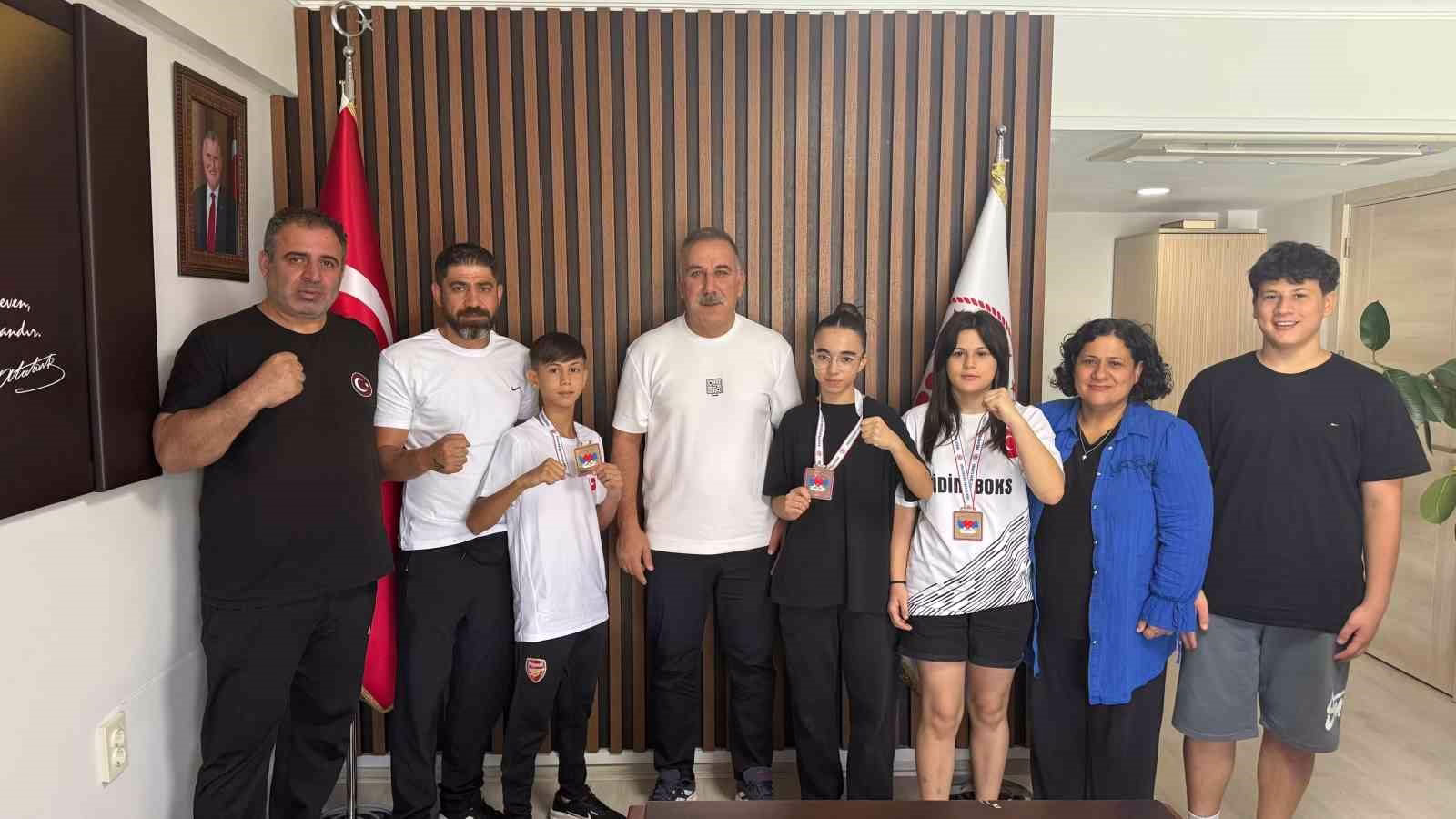 Aydınlı genç boksörlerden Türkiye Şampiyonası’nda 3 madalya 1 aydinli genc boksorlerden turkiye sampiyonasinda 3 madalya 080d6c831404