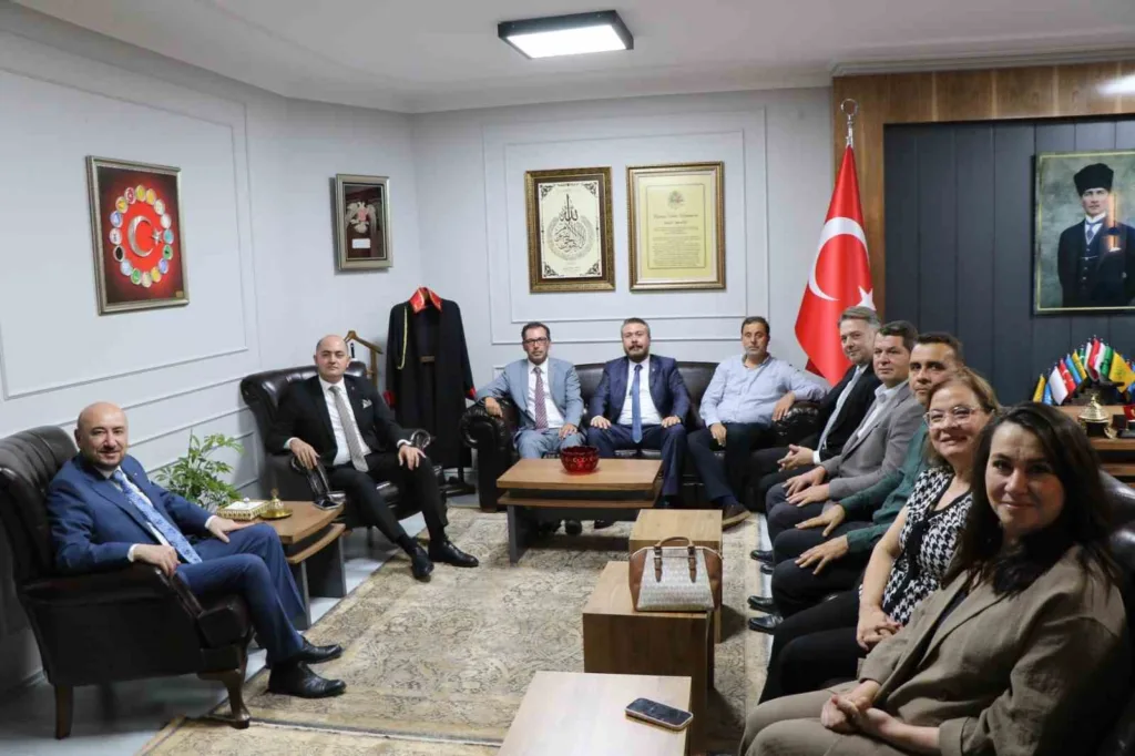 AYTO’dan Başsavcı Arısoy’a Aydın inciri ve efe hediyesi 2 aytodan bassavci arisoya aydin inciri ve efe hediyesi 83c8f6580836