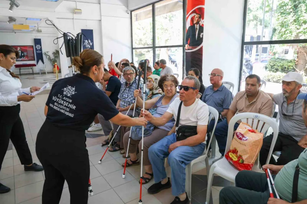 Başkan Çerçioğlu’ndan görme engelli vatandaşlara beyaz baston desteği 3 baskan cercioglundan gorme engelli vatandaslara beyaz baston destegi 26ca3ed7d9da