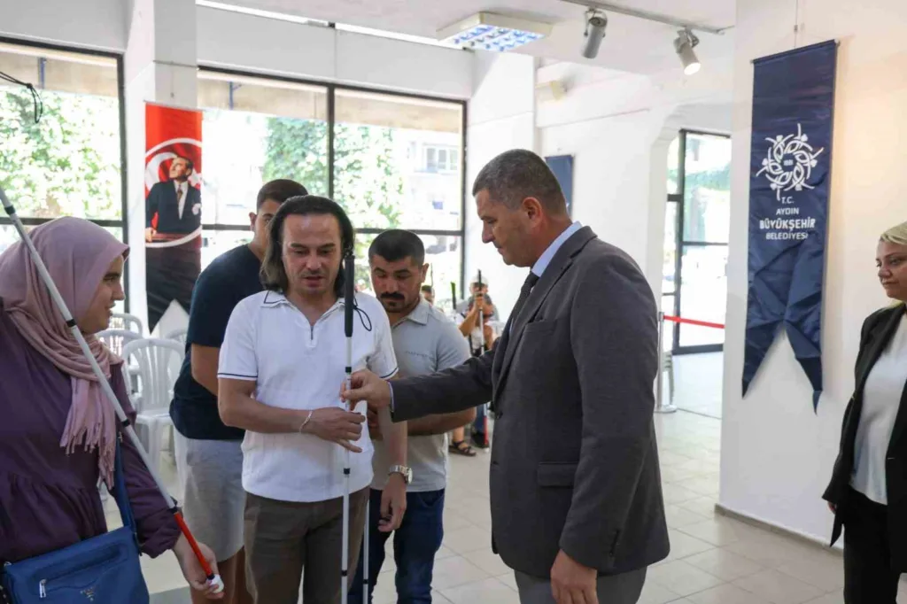 Başkan Çerçioğlu’ndan görme engelli vatandaşlara beyaz baston desteği 5 baskan cercioglundan gorme engelli vatandaslara beyaz baston destegi 581c054d858f