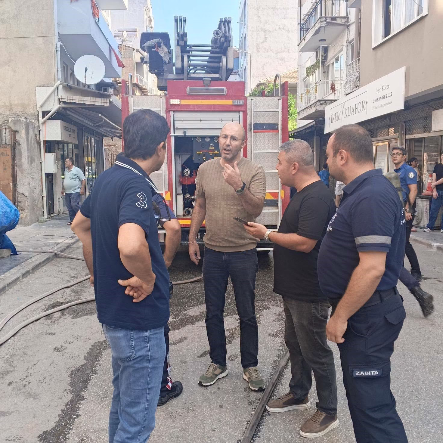 baskan zencirci yanan magazada incelemelerde bulundu 13379299fb6b