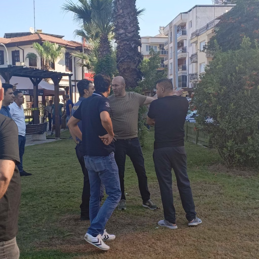 baskan zencirci yanan magazada incelemelerde bulundu 1817d1e48eb4