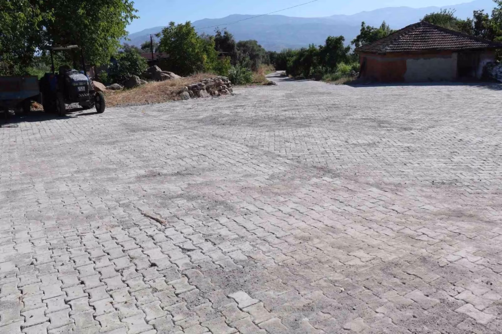bozdogan belediyesi eymir mahallesinde parke tasi doseme calismasi tamamlandi 242c9f58c9f4