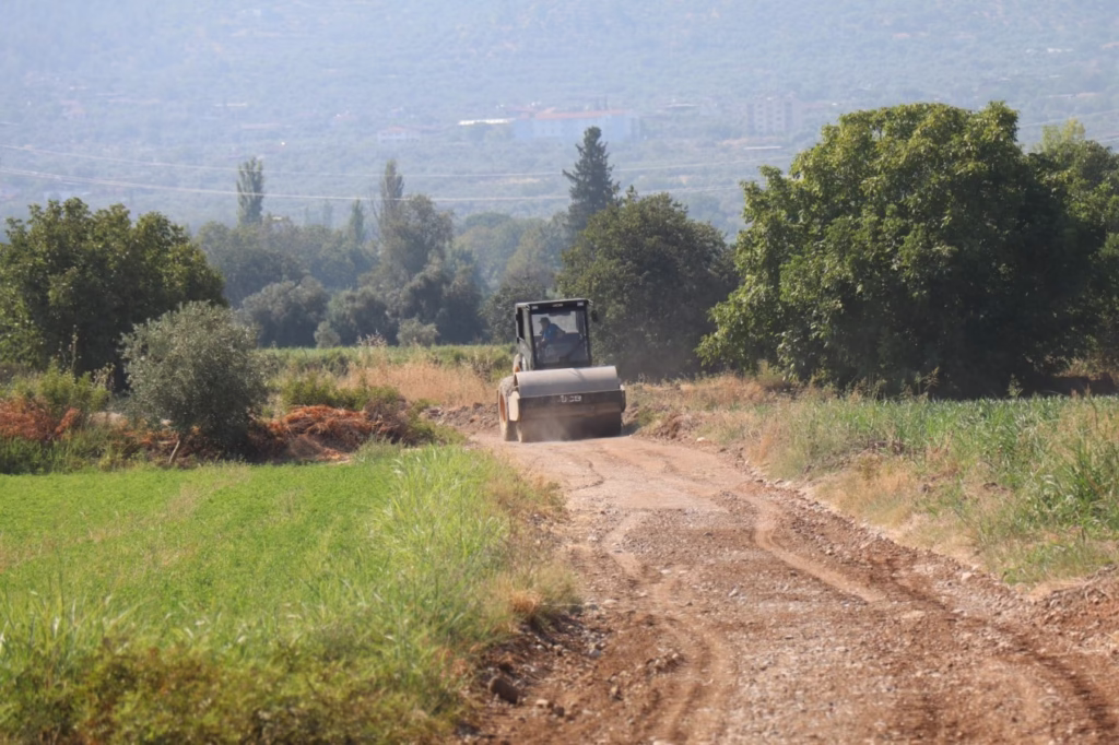 bozdogan belediyesi ova yollarinda calismalara devam ediyor aa7794a2d868