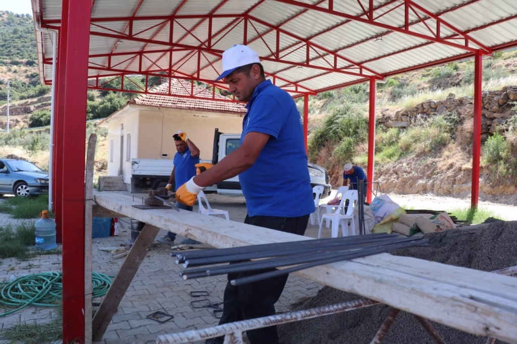 Bozdoğan’da 4 mahallede sosyal tesisler yenileniyor 2 bozdoganda 4 mahallede sosyal tesisler yenileniyor 82221d075678