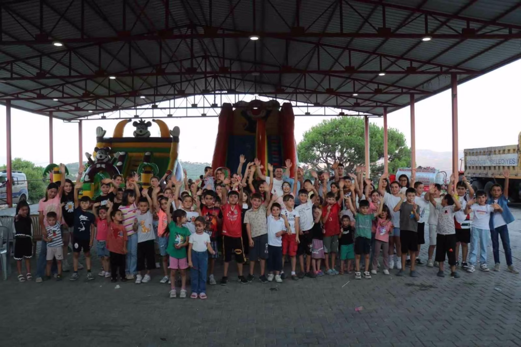 bozdoganda cocuklar yaz senliklerinde egleniyor 6a27ddbfcf63