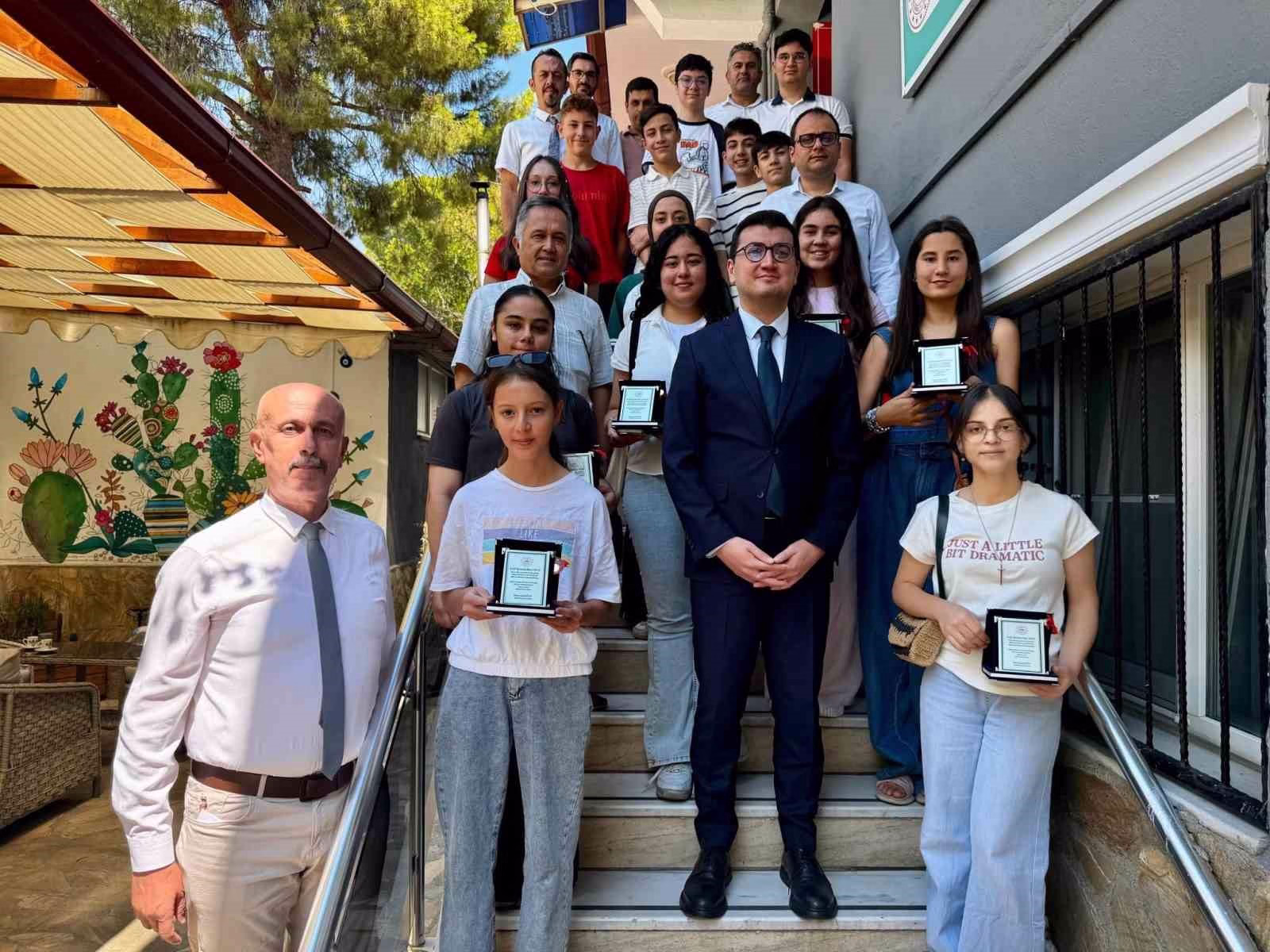 Bozdoğan’da LGS başarısı gösteren öğrenciler ödüllendirildi