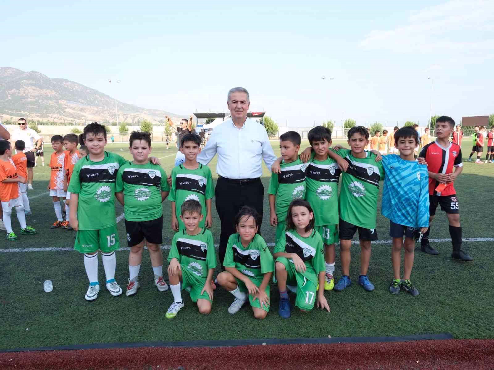 buharkentte kentin cocuklari futbol turnuvasi tamamlandi 3ba14802867f
