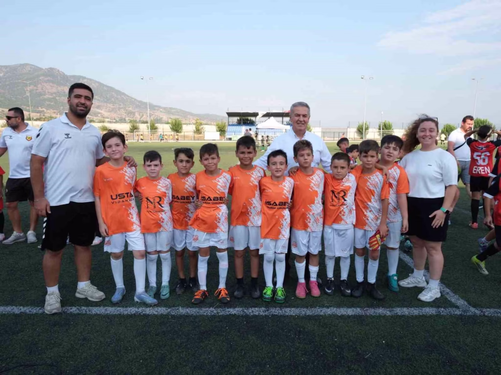 buharkentte kentin cocuklari futbol turnuvasi tamamlandi 4dad7aa647f8