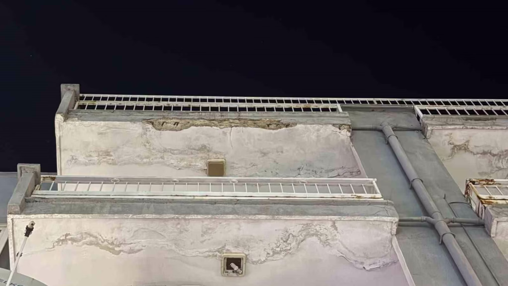 Çatıdan kopan beton parçaları korkuttu 4 catidan kopan beton parcalari korkuttu 0418f8a85534