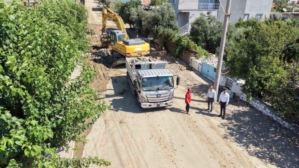 cocukluk hayali gercek oldu kuyucak belediyesinin ilk kadin kamyon soforu direksiyona gecti 7dbc1be820a4