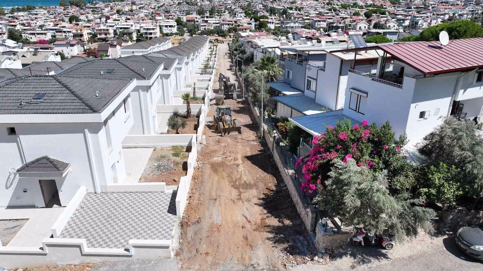 Didim Belediyesi Akbük’te yol yapım çalışmalarını genişletiyor