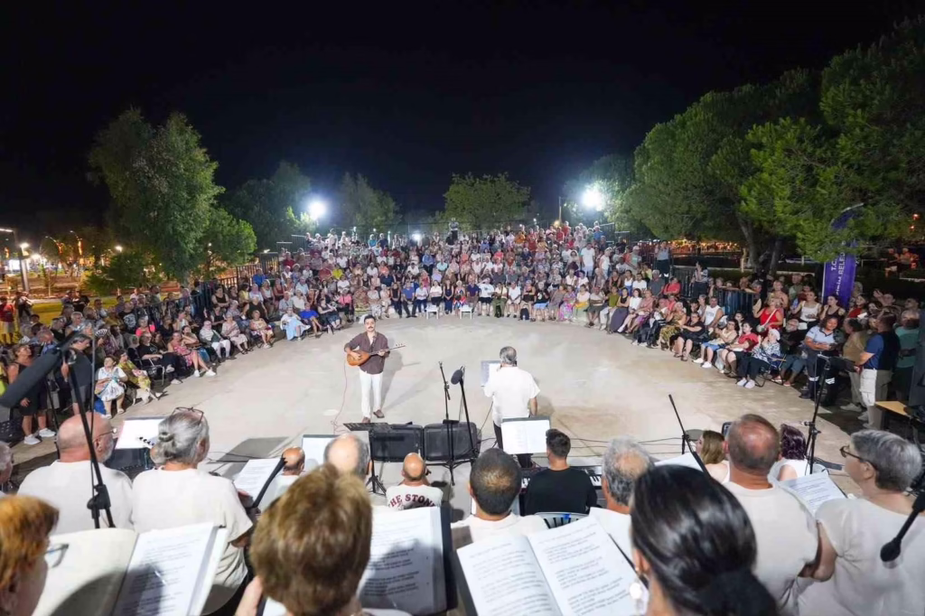 didim belediyesi halk muzigi korosu konserine vatandaslardan yogun ilgi b4968762597c