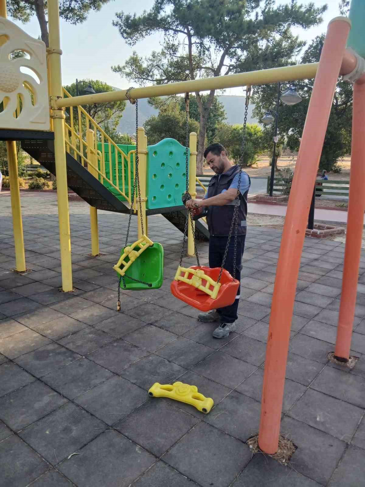 Didim Belediyesi parklarda bakım ve onarım çalışmalarını sürdürüyor