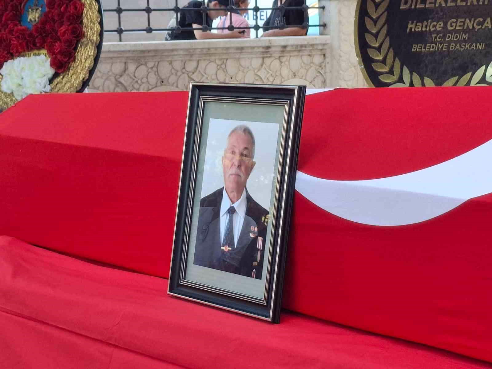 Didimli Kıbrıs Gazisi askeri törenle son yolculuğuna uğurlandı 2 Didimli Kıbrıs Gazisi askeri törenle son yolculuğuna uğurlandı
